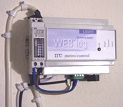 Detail of installed WEB'log light in place, prior to connecting the power supply. Cables in left lower corner from left to right: solar power OUT (to Voltcraft digital meter), telephone line and directly adjacent (black) power of WEB'log light, solar power IN.