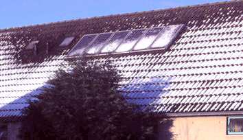 Melting snow on solar panels on slanted roof. Only when most of the snow is melted away, DC power of the panels will rise sharply, resulting in a power boost from the OK4 inverters.