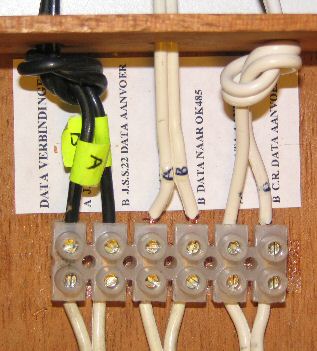 Detail of electric connections of data cables: left (black) for 1020 Wp PV-system; right (white cable with knot) for separate 648 Wp PV-system and middle the output cable towards the OK485 data interface unit.